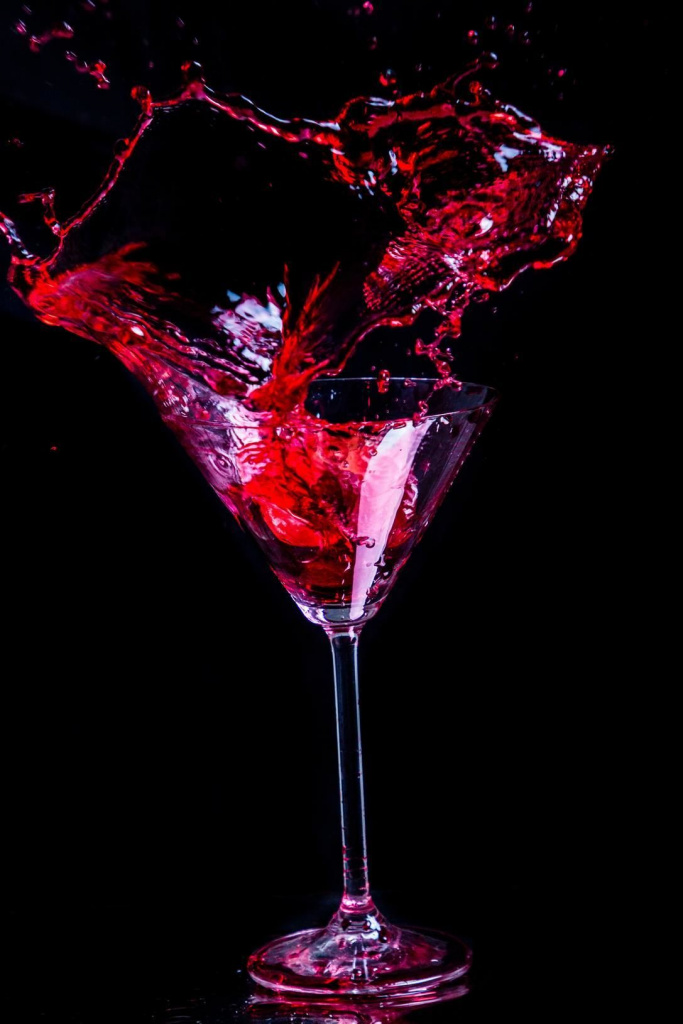 Коктейль Pink Martini. Фото: © Hush Naidoo / Unsplash Коктейль Pink Martini. Фото: © Hush Naidoo / Unsplash