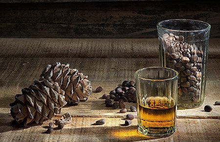 Краситель на основе кедровых шишек