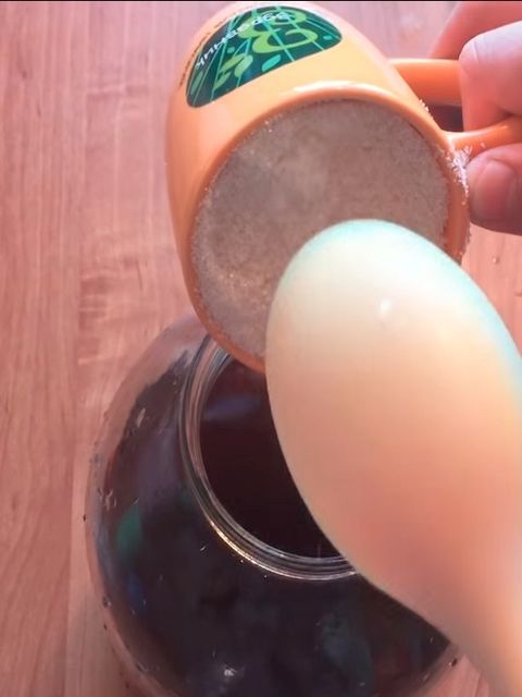 добавить сахар