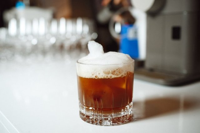 Черный русский коктейль: состав, рецепт, как подавать и пить