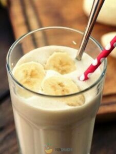 Коктейль из банана и мороженого