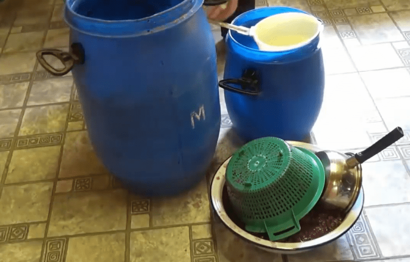 Храните напиток в бочке для домашних животных