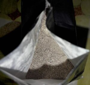 Содержимое пакетика с дрожжами Ангел