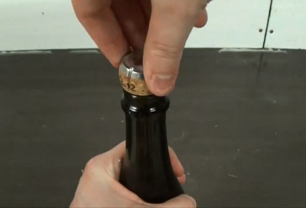 Как открыть вино штопором, не повредив бутылку – инструкция