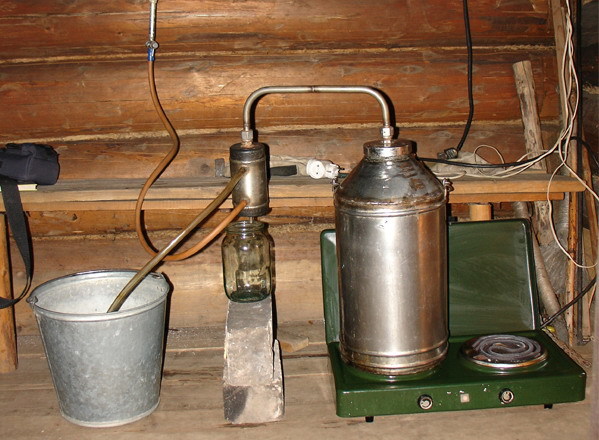 Можно ли наполнять перегонный куб брагой на весь объем